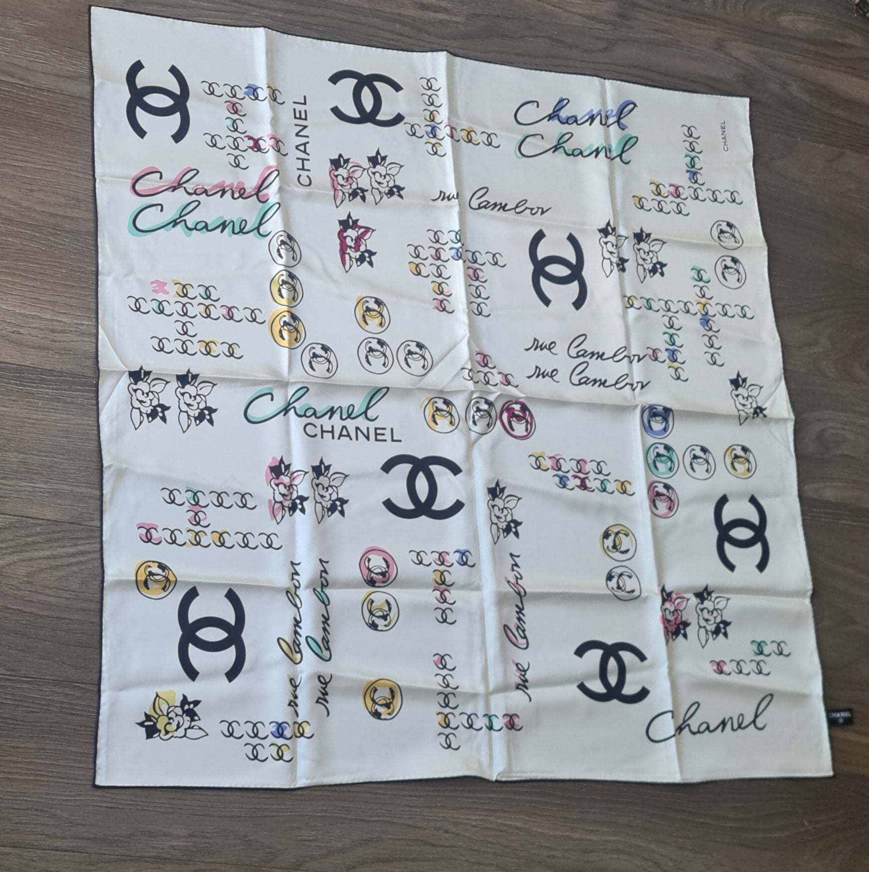 Carré Chanel en soie