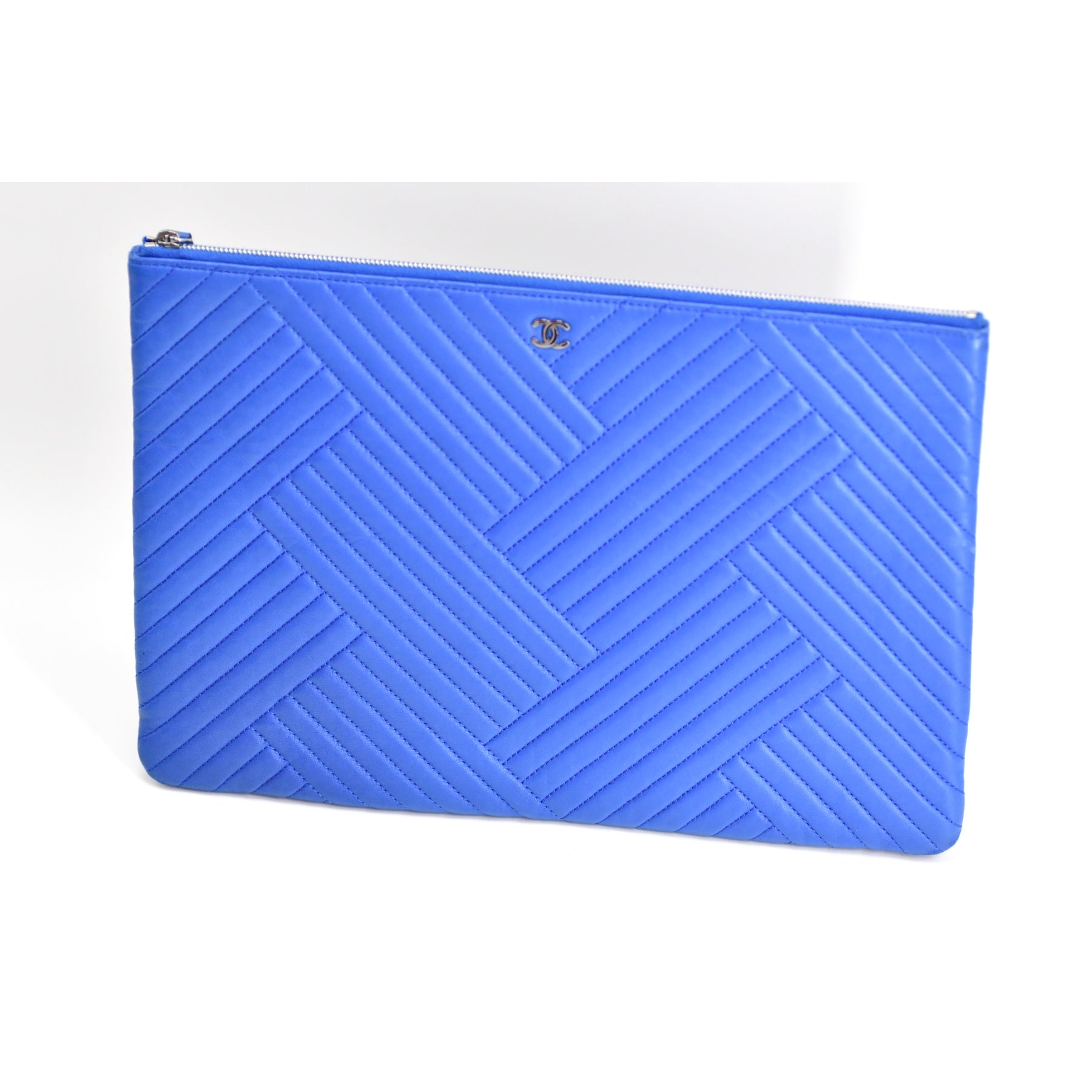 Pochette-Chanel-Chevrons-Bleu