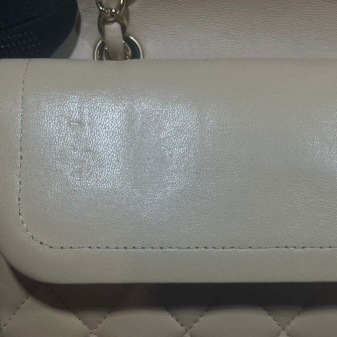 Sac timeless Chanel médium cuir agneau beige