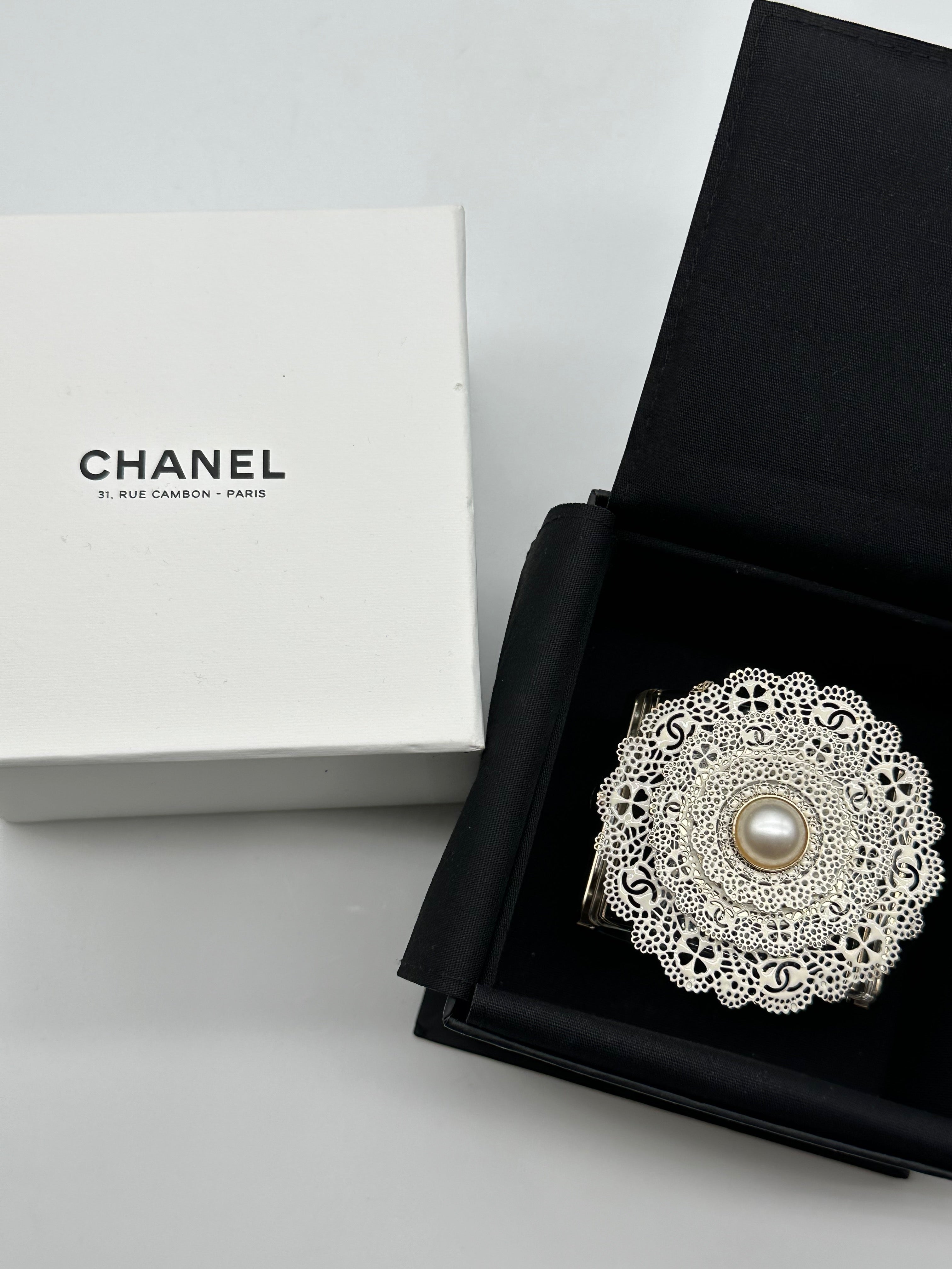 Manchette Chanel
