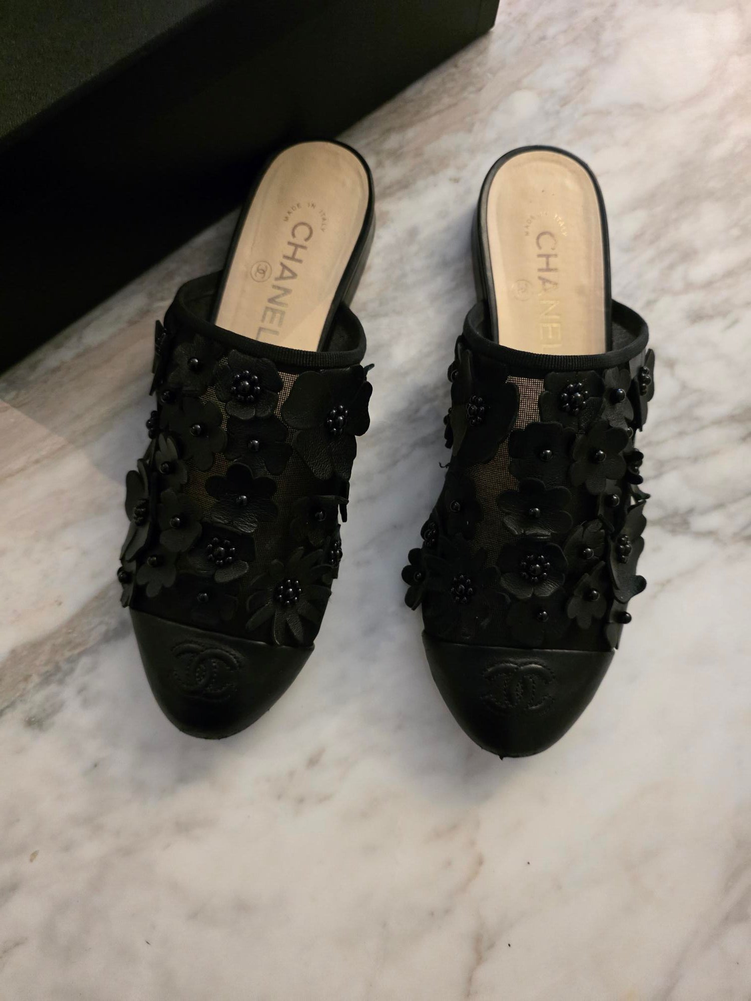 Mules Chanel camélia