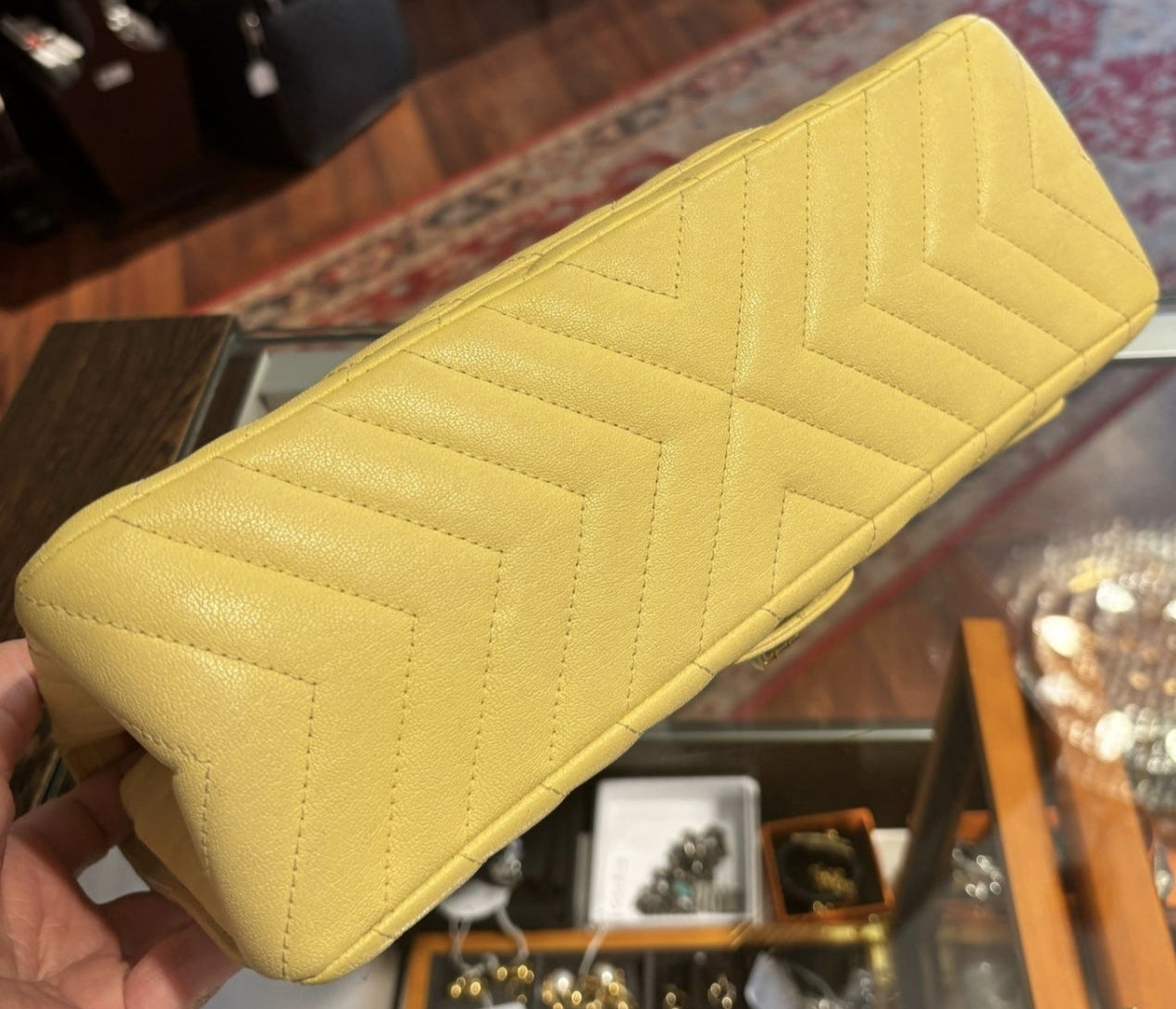 Sac Chanel 2.55 médium chevrons jaune