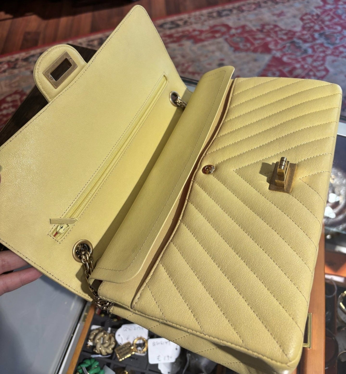 Sac Chanel 2.55 médium chevrons jaune