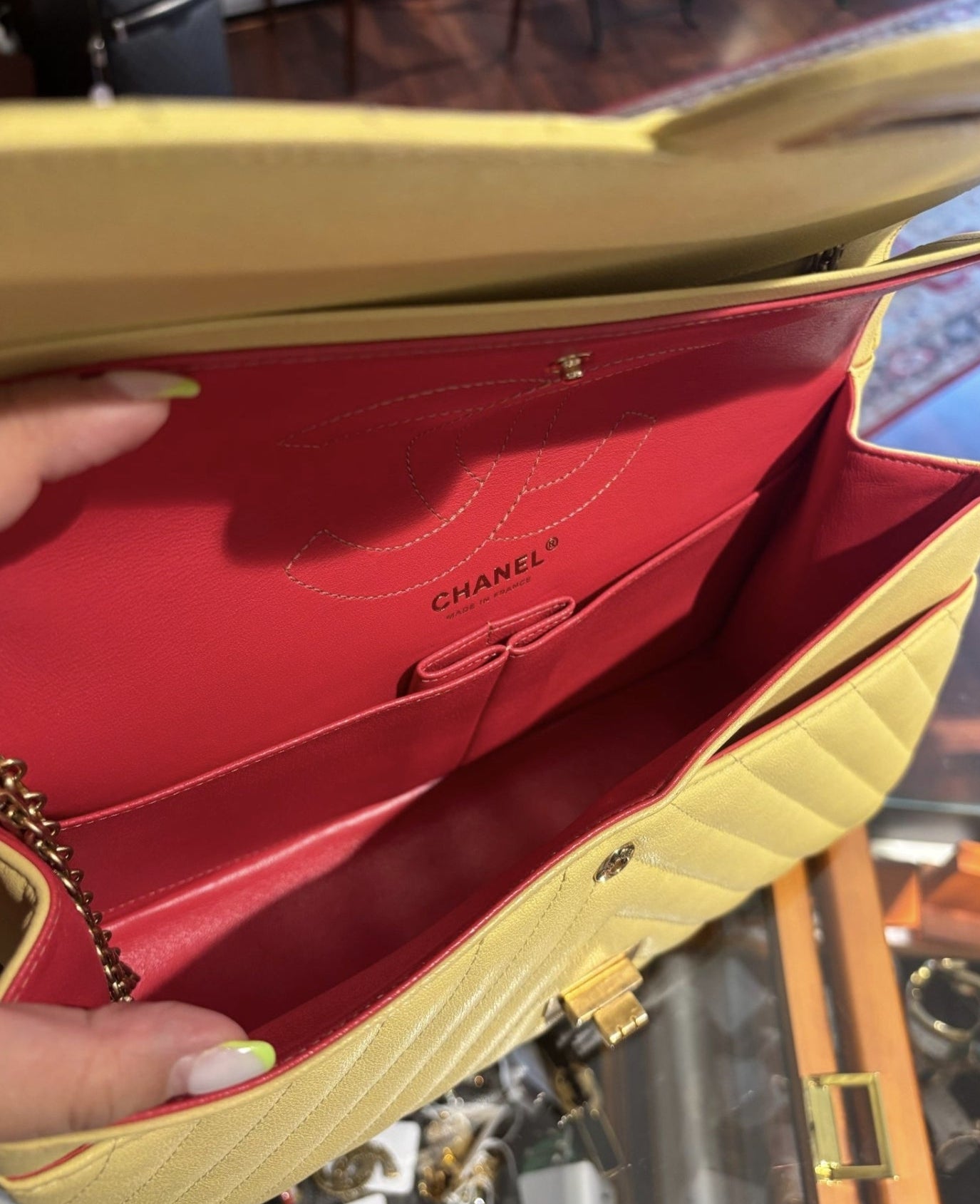 Sac Chanel 2.55 médium chevrons jaune